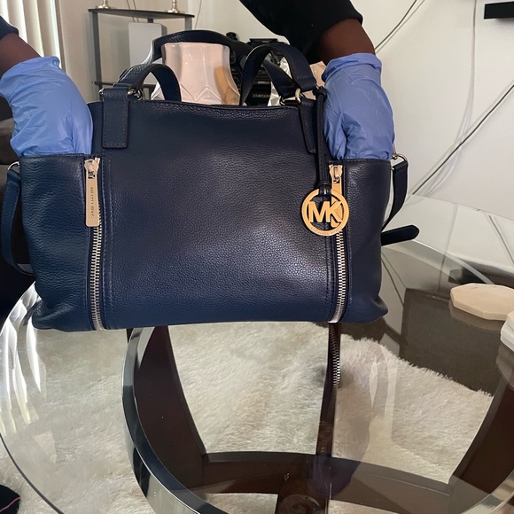 Michael Kors Navy Leather, top zip hand and shoulder bag with Silver hardware - Picture 6 of 11